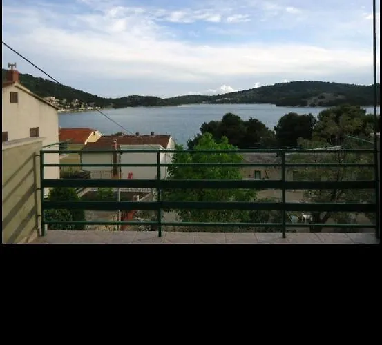 Apartment Josip With Beautiful Sea View