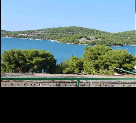 Apartment Josip With Beautiful Sea View
