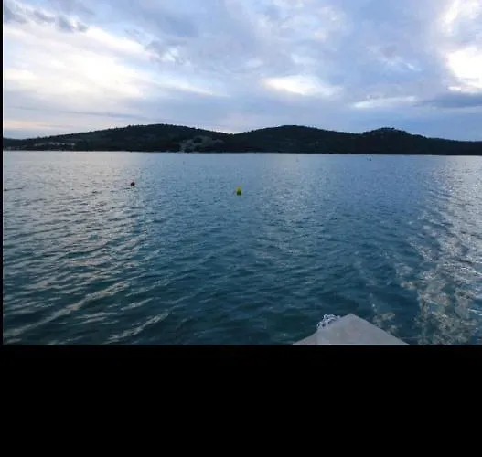 Apartment Josip With Beautiful Sea View